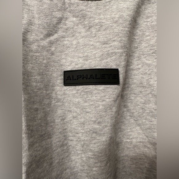 Alphalete cropped pullover - Picture 2 of 2
